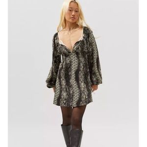 🌙URBAN OUTFITTERS Vivienne Printed Long Sleeve Mini Dress🌙